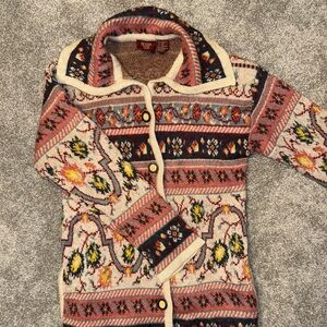 Northern Style knitted
Patterned Multicolor Sweater